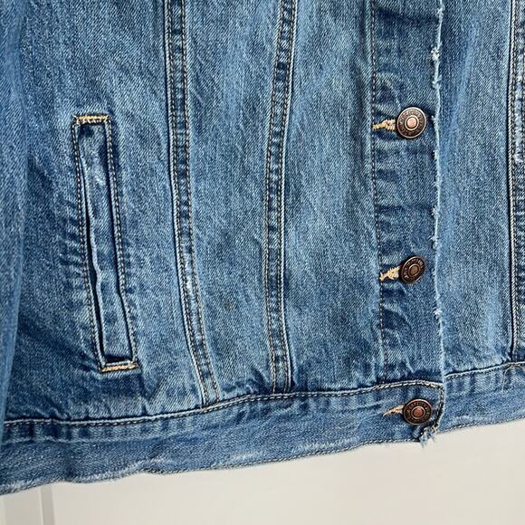 Forever 21 Women’s Blue Medium Wash Distressed Button Up Denim Jacket Size L‎ - Picture 5 of 13